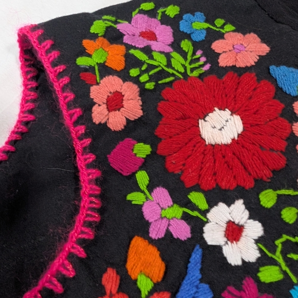 Black Mexican Embroidered Peasant Top Women’s Medium Floral Boho Cotton - Picture 10 of 10